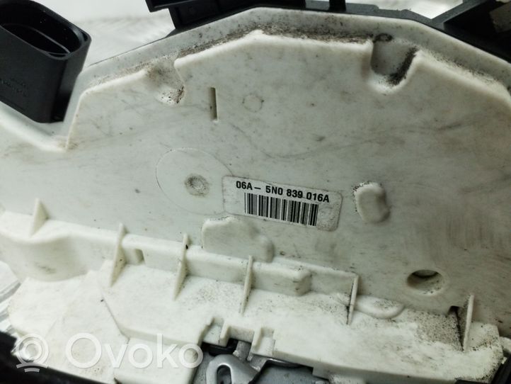 Volkswagen Tiguan Rear door lock 5N0839016A