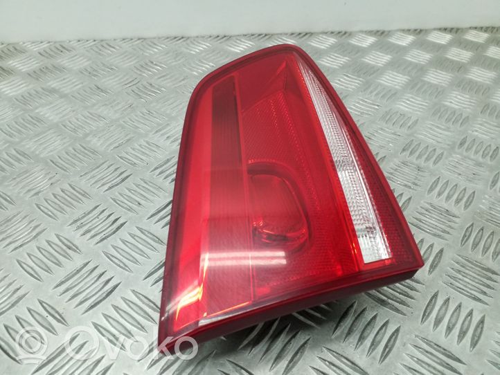 Volkswagen PASSAT B7 Lampy tylnej klapy bagażnika 3AF945093K