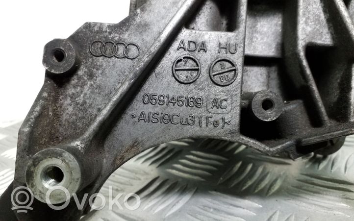 Audi A5 8T 8F Ohjaustehostimen pumpun kannake 05914169AC