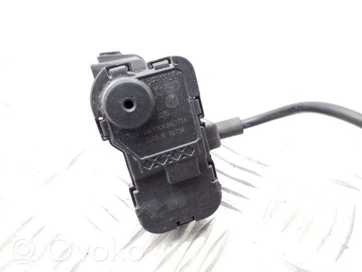 Volkswagen Golf VII Serratura del tappo del serbatoio del carburante 5C6810773K