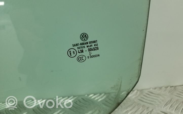 Volkswagen Jetta VI Front door window glass four-door 