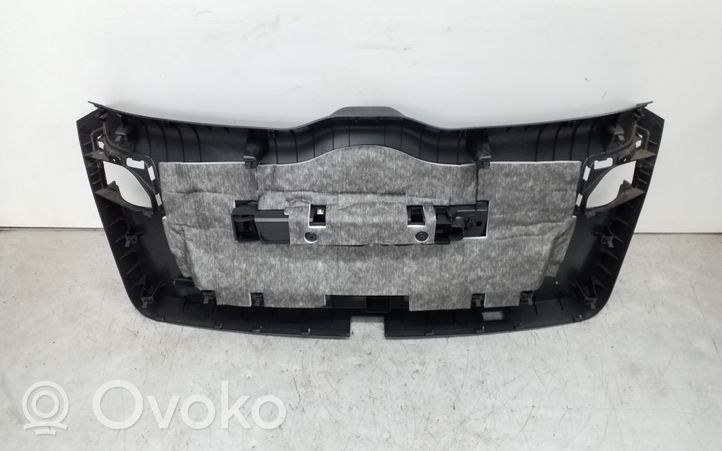 Audi Q5 SQ5 Takaluukun alaosan verhoilu 8R0867979B