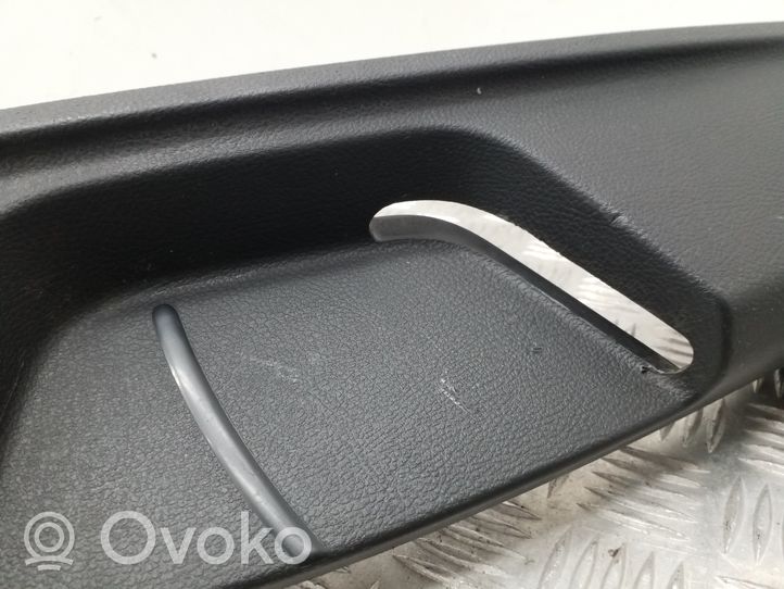 Volkswagen Jetta VI Seat trim 5C6881314C