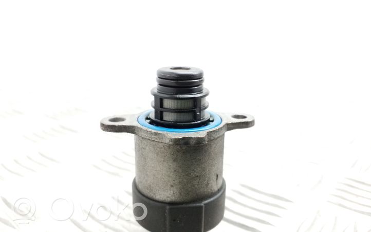 Volkswagen PASSAT B7 Fuel pressure regulator 098400768