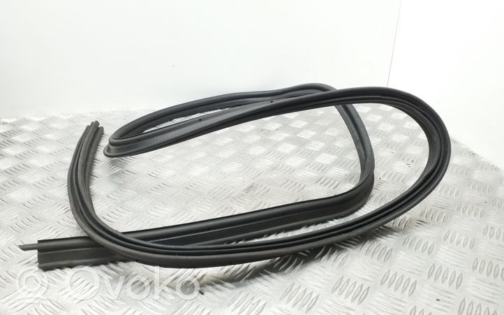 Volkswagen Jetta VI Trunk rubber seal (body) 5C6867705A