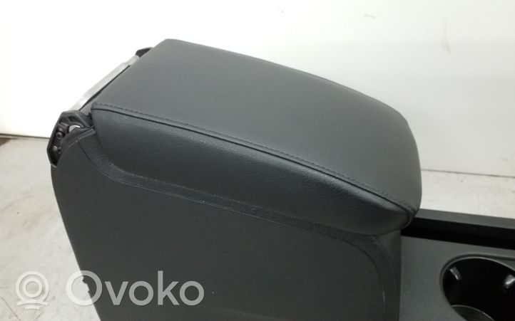 Volkswagen Jetta VI Center console 5C8863765