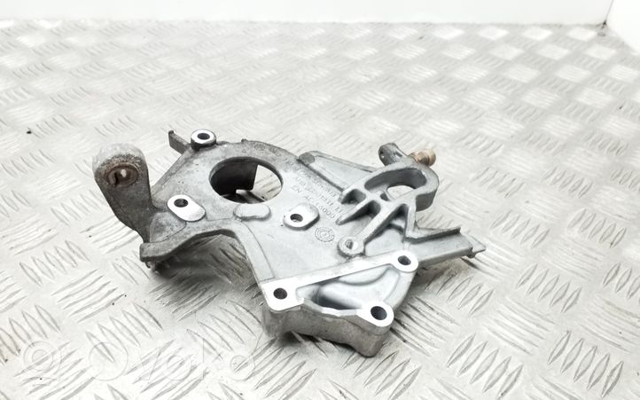 Skoda Fabia Mk3 (NJ) Support pompe injection à carburant 04B130379A