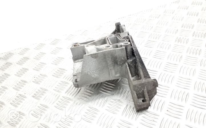 Audi A4 S4 B8 8K Vairo stiprintuvo siurblio tvirtinimo kronšteinas 059145169AE