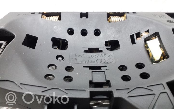 Audi A4 S4 B9 Klamka/wspornik zewnętrzny drzwi przednich 8W0837812A