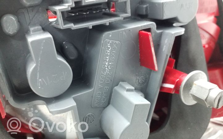 Volkswagen Jetta VI Lampy tylnej klapy bagażnika 5C6945260