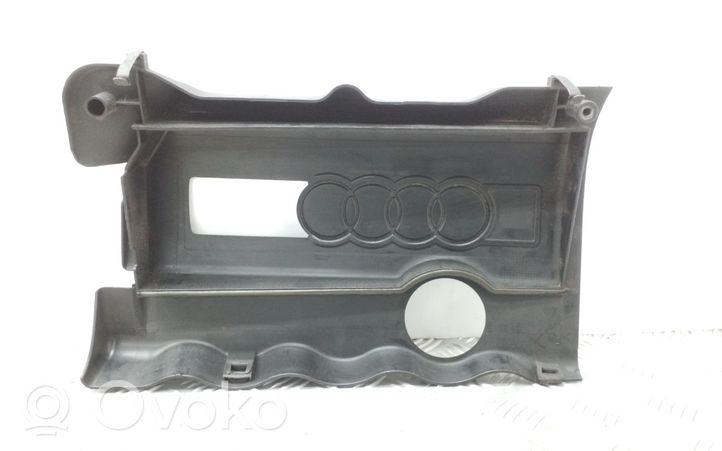 Audi A4 S4 B5 8D Dzinēja pārsegs (dekoratīva apdare) 058103724D