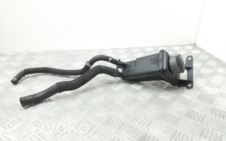 Seat Exeo (3R) Ohjaustehostimen nestesäiliö 8E0422373B