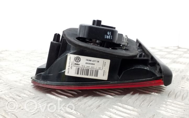 Volkswagen Golf VI Lampy tylnej klapy bagażnika 5K0945093J