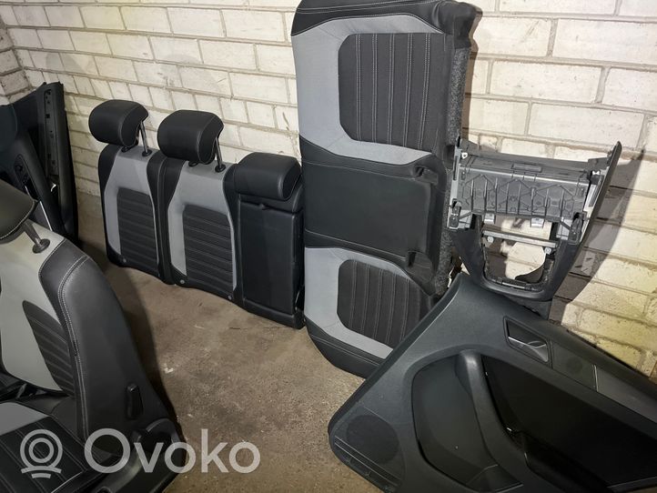 Volkswagen Jetta VI Sėdynių / durų apdailų komplektas 