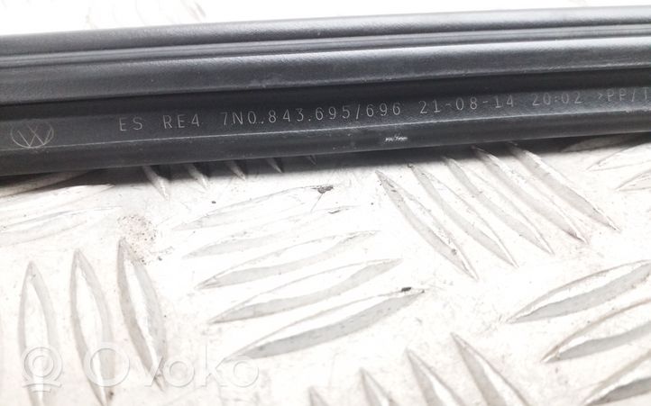 Volkswagen Sharan Rubber seal sliding door window/glass 7N0843695