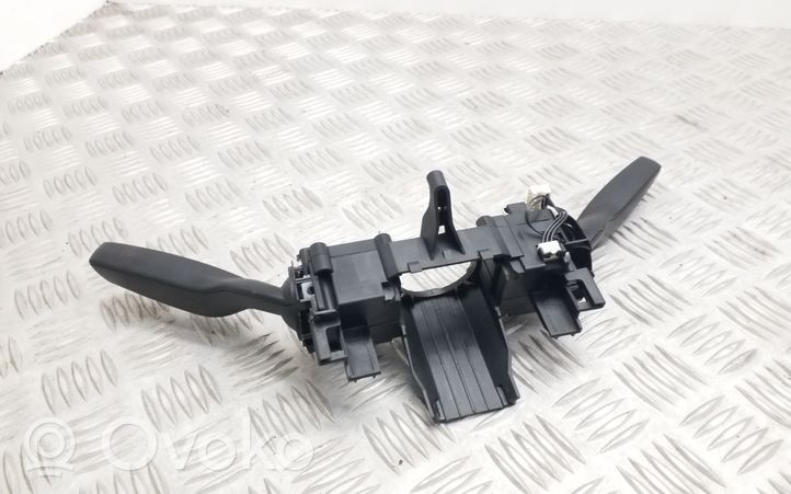 Audi A1 Interruptor/palanca de limpiador de luz de giro 8X0953502