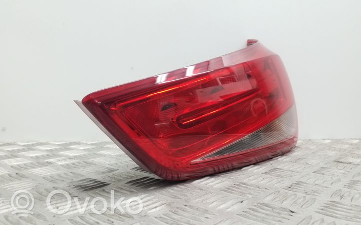 Audi A1 Galinis žibintas dangtyje 8X0945094