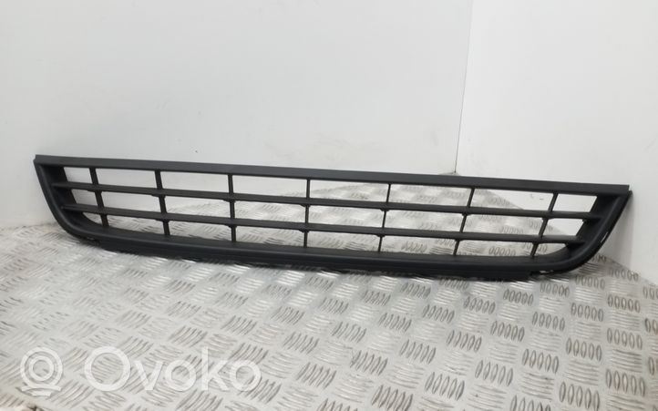 Volkswagen Jetta VI Front bumper lower grill 5C6853677