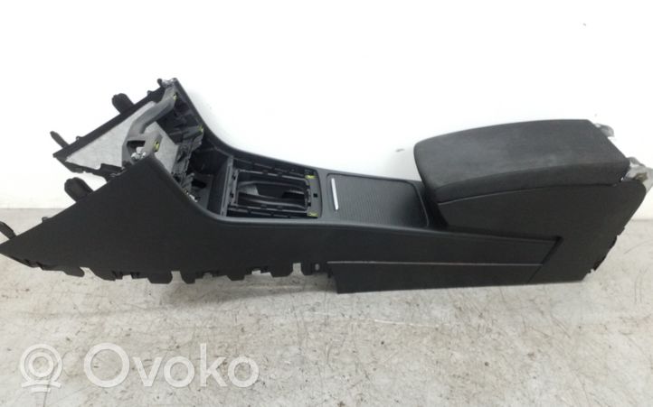 Volkswagen PASSAT B7 Center console 3AC863241D