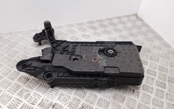 Volkswagen PASSAT B8 Battery tray 5Q0915321J