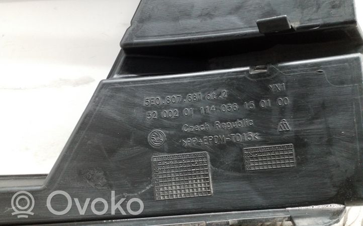 Skoda Octavia Mk3 (5E) Mascherina/griglia fendinebbia anteriore 5E0807681