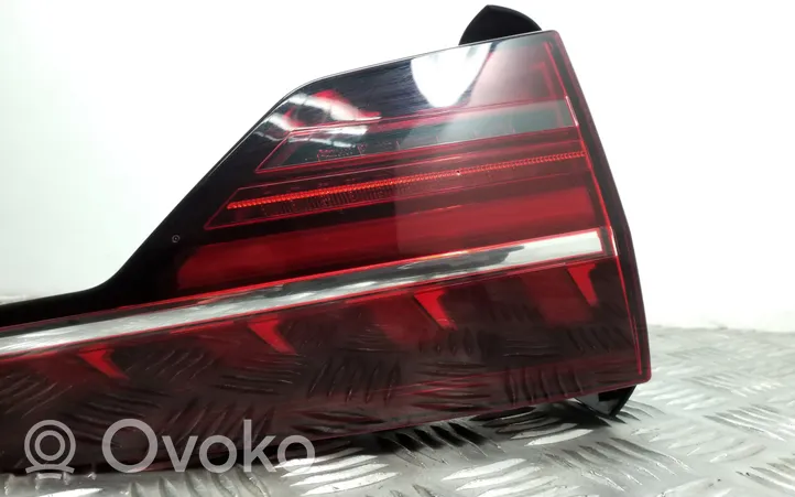 Audi A4 S4 B9 8W Lampy tylnej klapy bagażnika 8W9945093AC