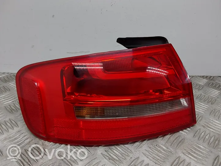 Audi A4 S4 B8 8K Aizmugurējais lukturis virsbūvē 8K5945095AA
