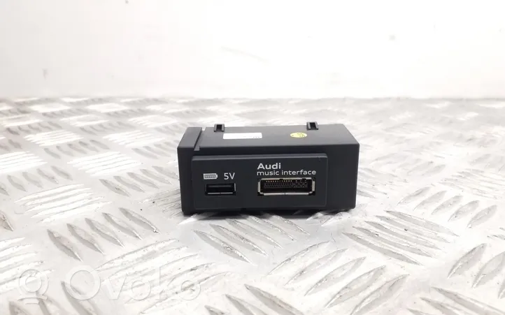 Audi A3 S3 8V USB socket connector 8V0035736A