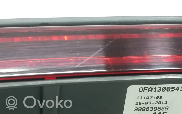 Audi A3 S3 8V Papildu bremžu signāla lukturis 8V7945401