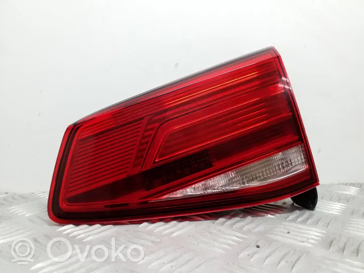 Volkswagen PASSAT B8 Lampy tylnej klapy bagażnika 