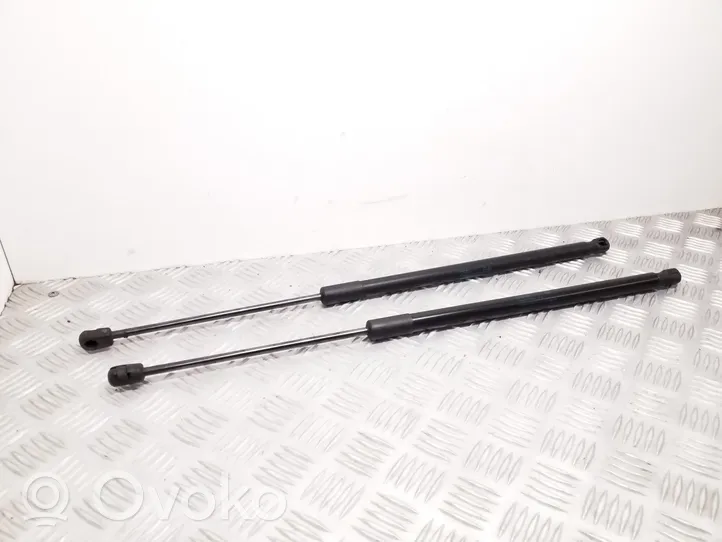 Volkswagen PASSAT B8 Tailgate/trunk strut/damper 3G9827550A