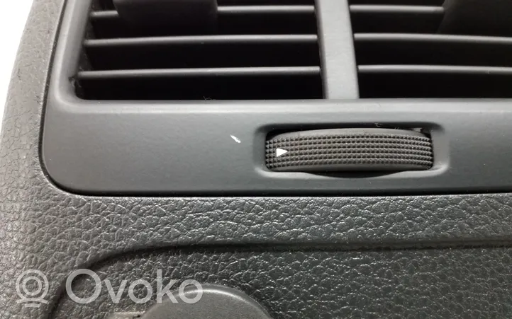 Volkswagen Jetta VI Rear air vent grill 5C6863289A