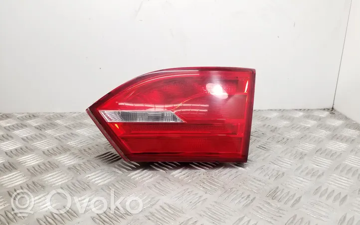 Volkswagen Jetta VI Lampy tylnej klapy bagażnika 5C6945260A