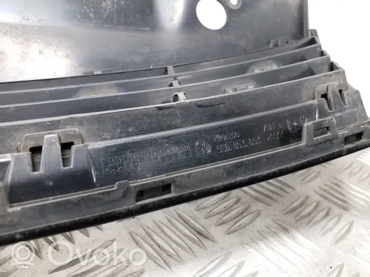 Volkswagen Jetta VI Maskownica / Grill / Atrapa górna chłodnicy 5C6853653