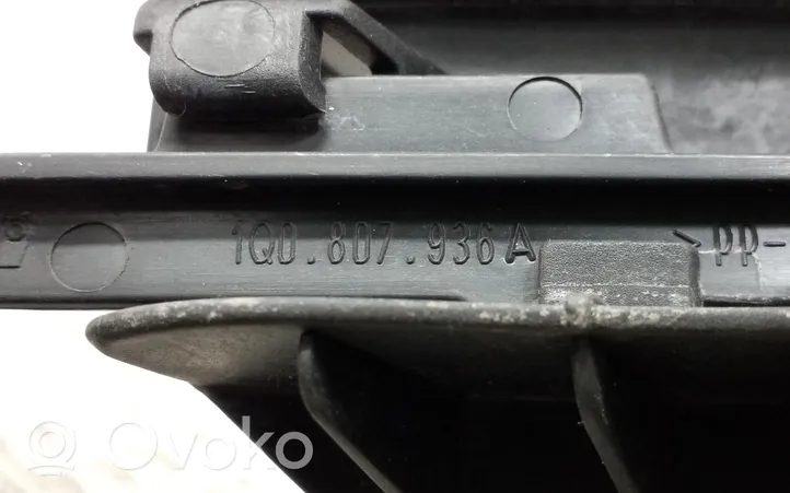 Volkswagen Eos Support de montage de pare-chocs avant 1Q0807184A