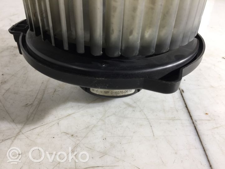 Toyota Corolla Verso AR10 Pečiuko ventiliatorius/ putikas 0130101601