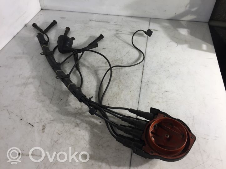 BMW 7 E32 Kopułka rozdzielacza zapłonu 1235522365