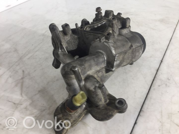 Nissan X-Trail T31 Supporto di montaggio del filtro dell’olio 8200507878