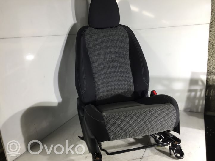 Toyota Yaris Etumatkustajan istuin A166621A6A1R