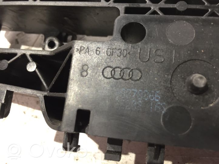 Audi A4 S4 B8 8K Takaoven ulkokahvan kehys 