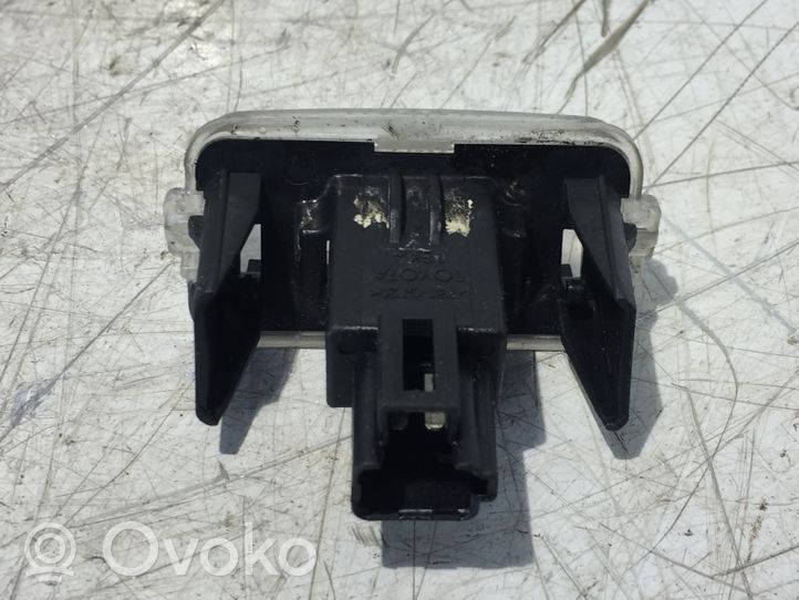 Toyota Yaris Lampa oświetlenia tylnej tablicy rejestracyjnej L000012