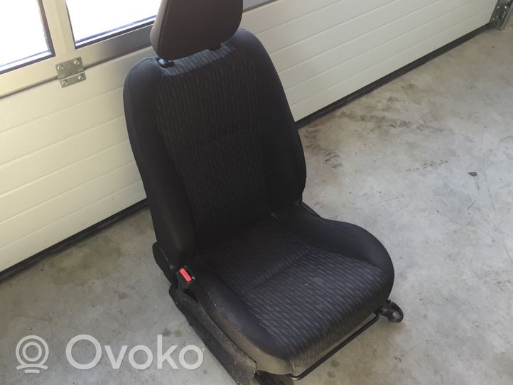 Toyota Yaris Fotel przedni kierowcy 