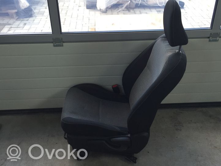 Toyota Yaris Fotel przedni kierowcy 