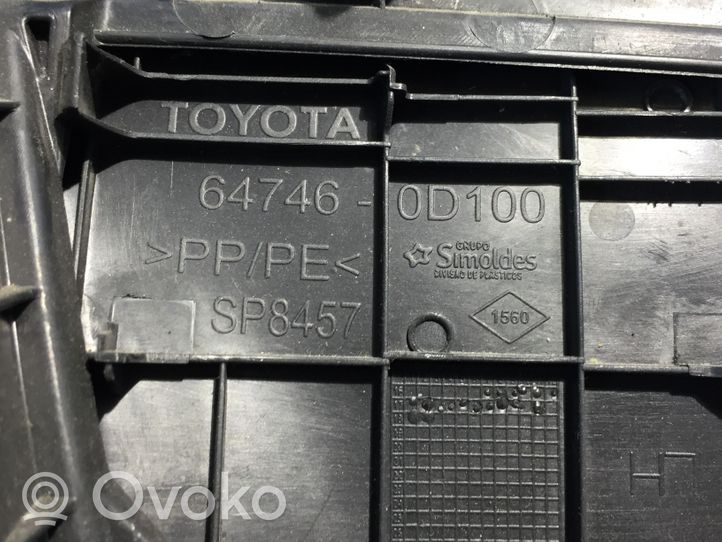 Toyota Yaris Verkleidung Heckklappe Kofferraumdeckel 647800D010