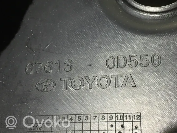 Toyota Yaris Boczki / Poszycie drzwi tylnych 676130D550