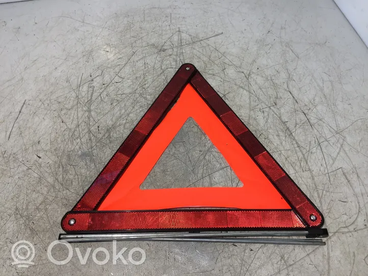 Toyota Auris E180 Triangle d'avertissement 