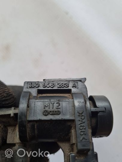 Volkswagen PASSAT B5.5 Solenoidinis vožtuvas 1J0906283A