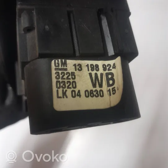 Opel Astra H Other switches/knobs/shifts 13198924