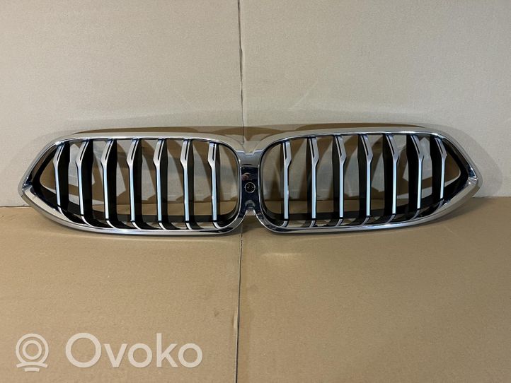 BMW 8 G15 Maskownica / Grill / Atrapa górna chłodnicy 7449420