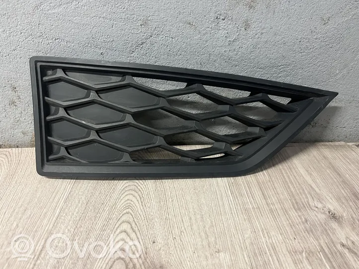 Seat Leon (5F) Etupuskurin alempi jäähdytinsäleikkö 5F0853666C